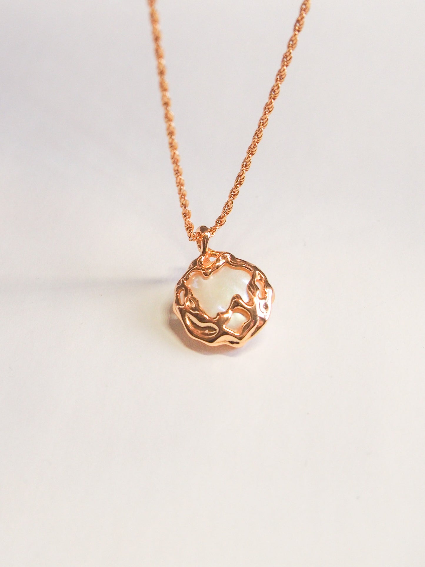 Must Have Baroque Pearl Pendent Necklace