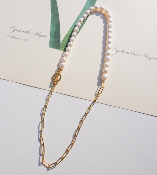Noor Pearl Knot Necklace